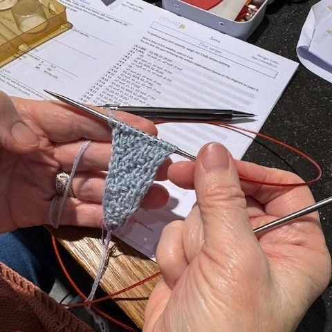 workshop continentaal breien bij de roopoorte